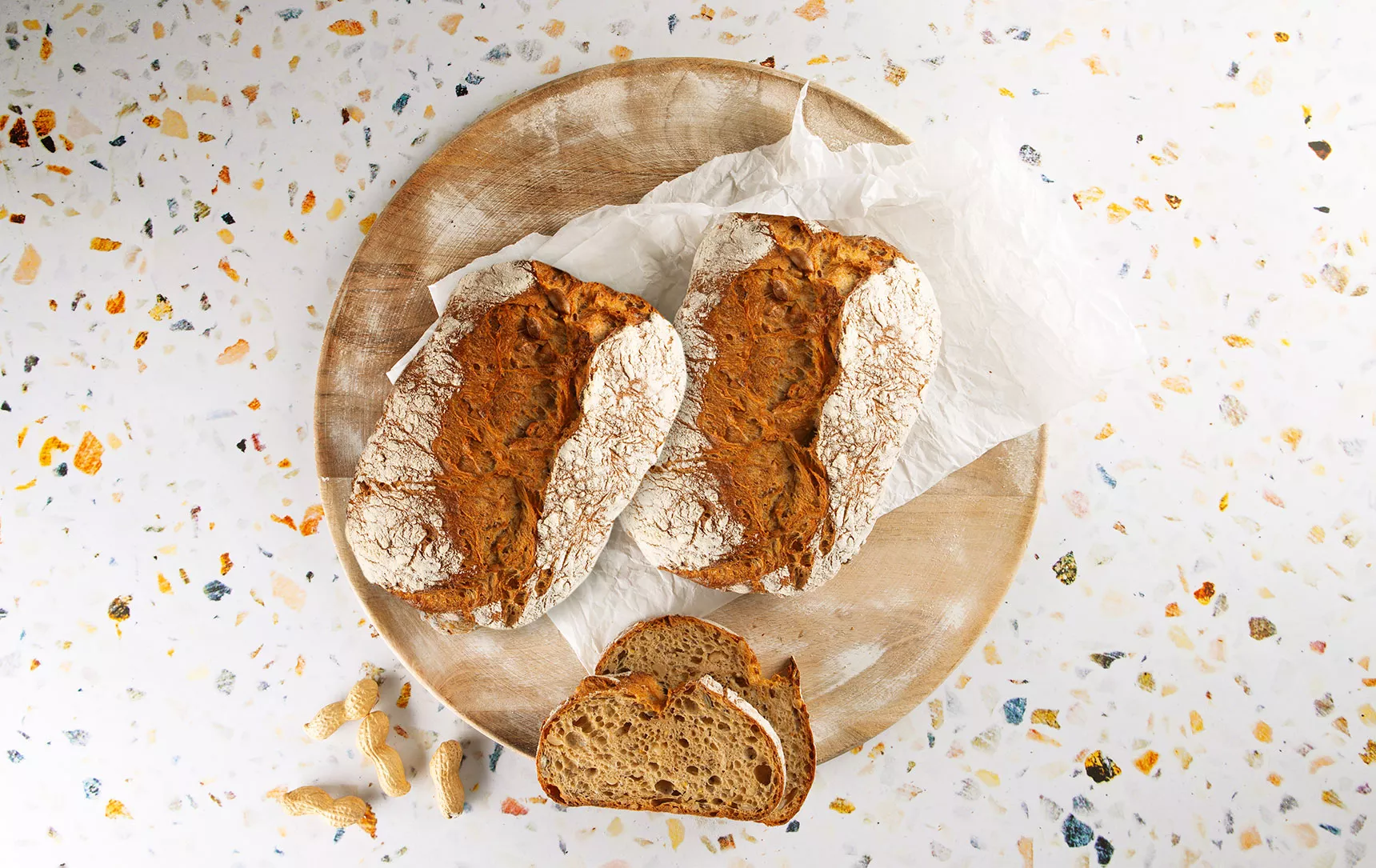Brot des Monats Juni - Erdnusskruste Brot des Monats Juni - Erdnusskruste